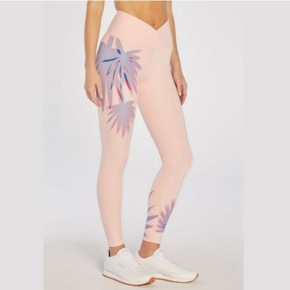 Wildfox Maci Pink Palm Leaf Printed High Rise Crossover V Front 7/8 Leggings - Picture 2 of 10